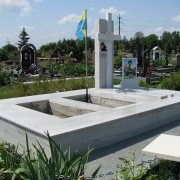 Фото памятника из белого гранита. Высота памятника из белого гранита: 2,9 м. Цена памятника из белого гранита - согласно 3д проекта.
