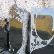 Новые памятники; фото фигурных памятников на складе, после изготовления в цеху. Заказ памятника в Киеве можно оформить в ЧП Прядко.