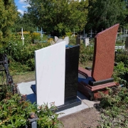 Галерея памятников. Обратная сторона, высота 1,5м. Проект дочери.