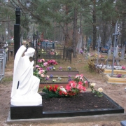 Фото галерея памятников. Ритуальный комплекс со скульптурой на могиле; фото памятника с ангелом сразу после установки на кладбище. Цена памятника со скульптурой 50 тыс. грн.