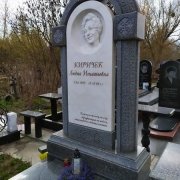Галерея памятников. Высота памятника для женщины - 2 м.