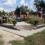 На фото элитный комплекс по индивидуальному заказу. Оформление заказа памятника: разработка варианта дизайна ритуального комплекса, создание 3d проекта элитного комплекса, изготовление памятников ВИП класса в Киеве.