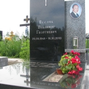 Итальянский памятник на Лесном кладбище. Цена памятника под ключ 30 тыс. грн.