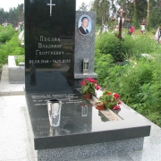 Итальянский памятник на Лесном кладбище. Цена памятника под ключ 30 тыс. грн.