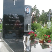 Итальянский памятник на Лесном кладбище. Цена памятника под ключ 30 тыс. грн.