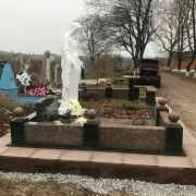 Фото памятника со скульптурой; высота скульптуры для памятника - 240 см.