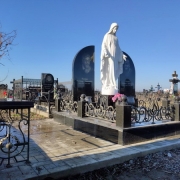 Памятники с Богородицей. Размеры скульптуры Богородицы - согласно проекта.