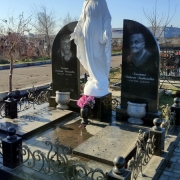 Фото памятников с Богородицей. Высота статуи Богородицы - 220 см., с тумбой.