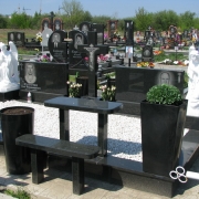 Фото ангела для памятника; высота ангела на тумбе, 140 см. Цена ритуального ангела в Киеве - доступная.