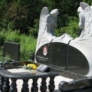 Памятник из гранита с  ангелами: изготовление, установка и гарантия качества. Изготовление качественных памятников от профессионалов.