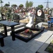 Скульптура ангела к памятнику. Купить готовую статую ангела можно в магазине ритуальной скульптуры в Киеве, по ул. Стеценко, 18.