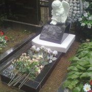 Детский памятник с ангелом из бетона. Памятники с ангелами для детей по доступной цене, вы можете сегодня купить в Киеве, в магазине ритуальной скульптуры ЧП Прядко. Высота ангела 35 см., стоимость 9 тыс. грн.