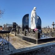 Памятники с Богородицей. Размеры скульптуры Богородицы - согласно проекта.