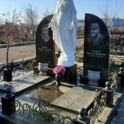 Фото памятников с Богородицей. Высота статуи Богородицы - 220 см., с тумбой.
