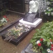Скульптуры ангелов из бетона для детских памятников, продажа в Киеве сегодня. Цена доступная, 9 тыс. грн. Изготовление памятников детям в ЧП Прядко с гарантией 10 лет.