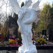 Памятник на одного с ангелом. Изготовление и установка на кладбище - ЧП Прядко. Гарантия на памятник с ангелом сегодня 10 лет. Купить готового ангела для памятника можно на складе в Киеве.