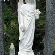 Фото памятника с ангелом после установки на кладбище. Элитный памятник со скульптурой ангела 105 см.