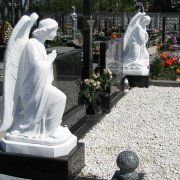 Памятник с ангелами фото. Высота ангела на тумбе: 140 см. Стоимость памятника с ангелами - доступна.