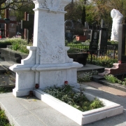 Фото памятника на кладбище. Памятник из мрамора класса Люкс. Размеры памятника, согласно утверждённого проекта 3д.