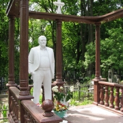 Фото памятника на кладбище. Памятники ВИП класса - изготовление  в Киеве. Доступная цена памятника.