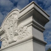 На фото элитный памятник класса Люкс. Создание мраморных памятников ВИП, собственное производство в Киеве. Доступные цены на памятники ВИП класса.