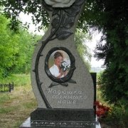 Фото памятника девушке с цветами. Размер женского памятника с цветами - 180 х 70 х 20 см. Стоимость памятника с цветами - договорная.