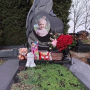 Цена памятника с сердцем ребёнку, согласно проекта.