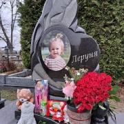 Размеры памятника с сердцем ребёнку: 120 х 80 х 10 см.