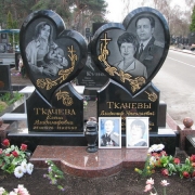 Памятник сердце на двоих. Размер памятника с сердцем - 180 х 170 х 10 см. Цена памятника с сердцем сегодня - договорная.