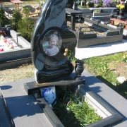 Фото детского памятника с сердцем. Высота памятника с сердцем - 120 см. Цена памятника с сердцем - 30 тыс. грн.