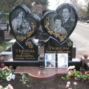 Памятник сердце на двоих. Размер памятника с сердцем - 180 х 170 х 10 см. Цена памятника с сердцем сегодня - договорная.