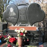 Памятник Сердце на двоих. Размеры памятника с сердцем: 180 х 170 х 9 см. Цена памятника Сердце - 52 тыс. грн.