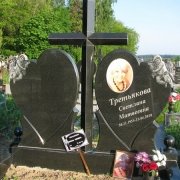 Фото памятника женщине с сердцем. Высота памятника с сердцем 125 см. Стоимость памятника с сердцем - договорная.