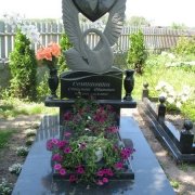 Фото памятника женщине с сердцем. Высота памятника Сердце - 170 см. Купить памятник с сердцем - можно с сайта: https://www.prjadko.kiev.ua