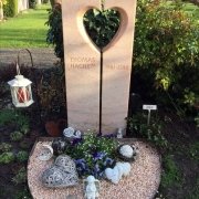 На фото памятник Сердце на одного. Высота памятника Сердце - 120 см. Сделать заказ памятника Сердце - можно сейчас с нашего сайта: https://www.prjadko.kiev.ua
