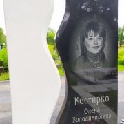 Женский памятник на одного человека; высота 2 м. Ритуальный проект матери на заказ.