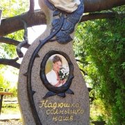 Памятник матери на одного человека. Высота 1.8 м.