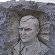 Памятник для мужчины на одного человека, фото.