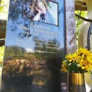 Создание женских памятников на заказ в Киеве. Фото на колумбарии.