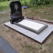 Памятник на одного. Фото после установки на кладбище.
