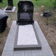Размеры памятника на одного человека: 90 х 80 х 12 см. Фото на кладбище.