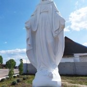 Высота скульптуры Богородицы для памятника 1,2 м., размеры основы: 0,3х0,3 м.