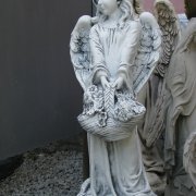 На фото скульптура девочки для памятника. Высота скульптуры девочки - 76 см. Цена скульптуры девочки в Киеве - 9 тыс. грн.