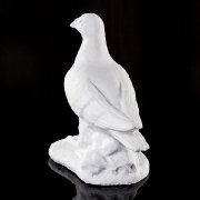 Голубь из бетона на памятник.; вид сзади. Фото голубя после покраски в цеху; всегда в наличии на складе. Приобрести скульптуру голубя можно в магазине ритуальной скульптуры в Киеве, по ул. Стеценко 18.