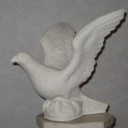 Голубь из бетона для памятника, высота голубя 29 см., стоимость скульптуры голубя 5 тыс. грн. Изготовление скульптуры голубей в Киеве с гарантией 10 лет.