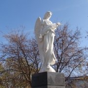 Скульптура из мрамора, высота ангела 1,8 м.
