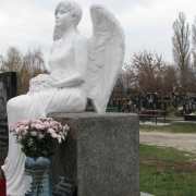 Фото памятника из полимера: Ангел. Заказать ангела из полимера в Киеве - можно с сайта: https://www.prjadko.kiev.ua.
