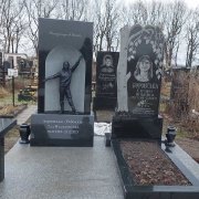 Фото памятника из полимера на кладбище. 