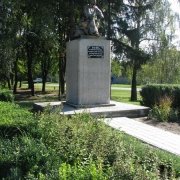 На фото памятник из полимера на колонне. Размер памятника под заказ из полимера: 165 х 100 х 100 см. Цена памятника из полимера - по проекту 3д.
