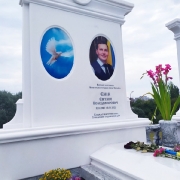 Памятник из мрамора для мужчины, изготовление в Киеве.